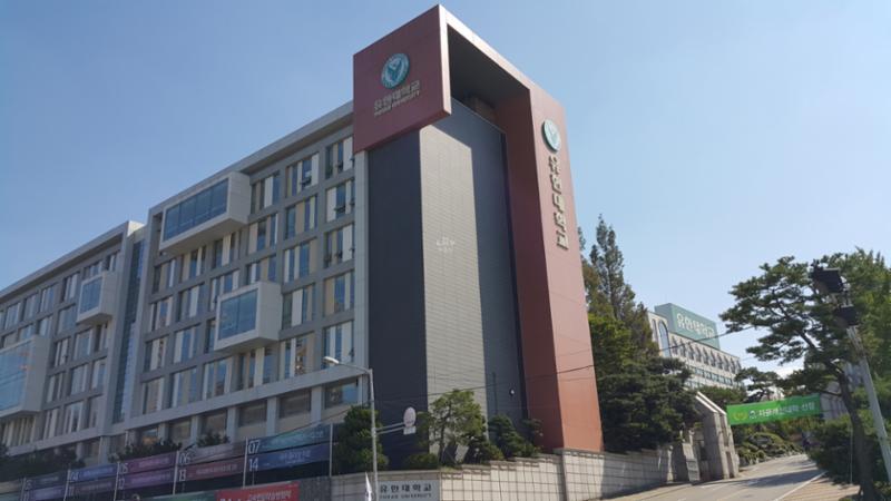 경인로와 인접한 유한대학교 입니다