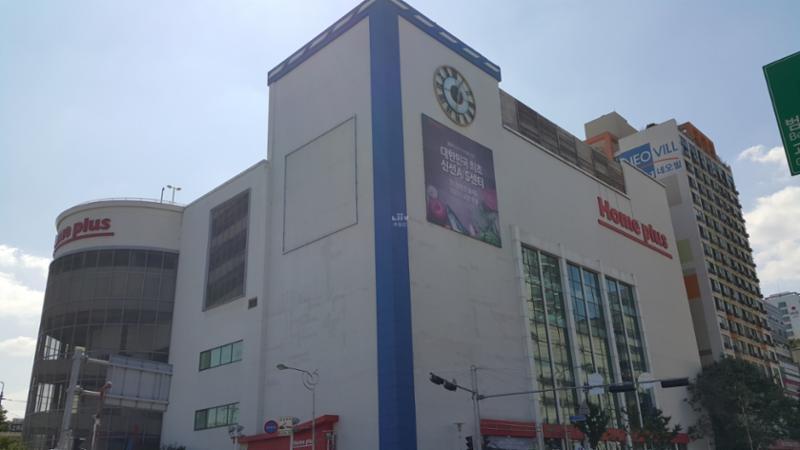 역곡 남부역 사거리에 위치한 홈플러스 입니다
