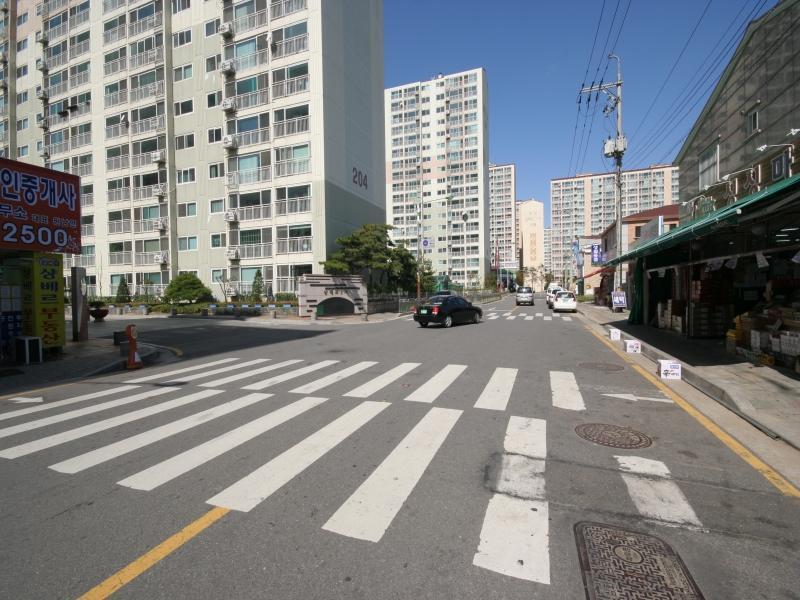정문앞도로