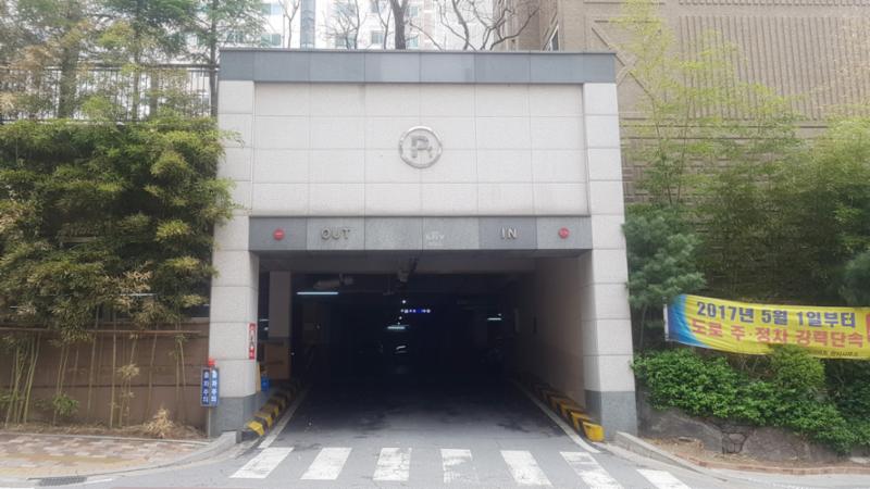 엘리베이터가 연결되어 있어 계절과 상관없이 편리한 주차가 가능한 지하주차장이 설치되어 있어요