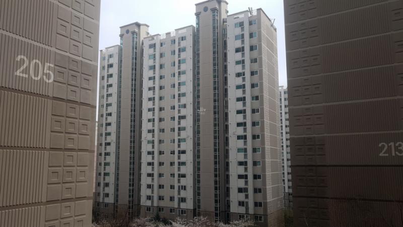 길음뉴타운2단지푸르지오 총 주차대수는 2,088대이며 세대당주차대수는 1