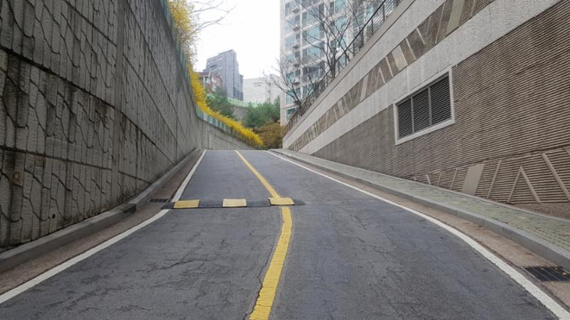 길음뉴타운2단지푸르지오 단지 내 도로 모습입니다