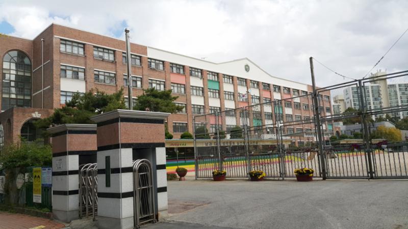 차량 6분 거리에 위치한 행남초등학교입니다