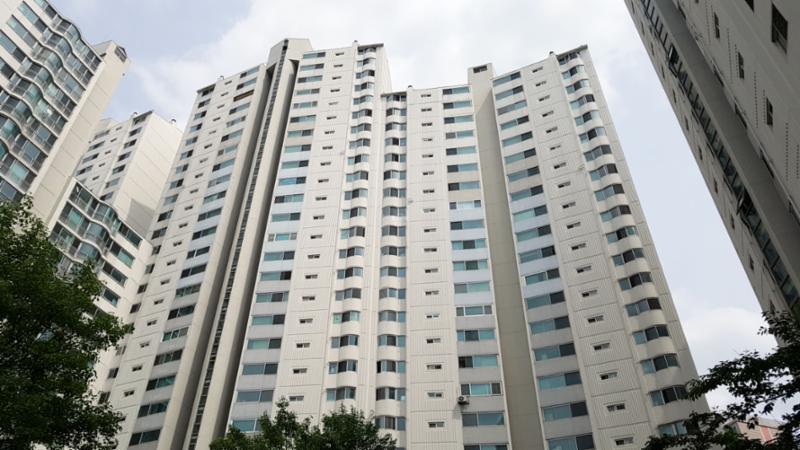 총 1,696세대, 7개 동으로 이루어진 신동아리버파크에요