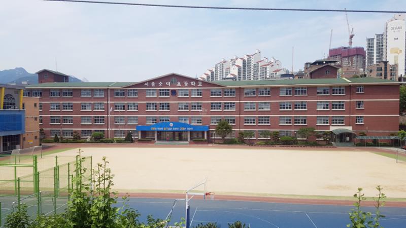 단지 주변으로 배정학교인 숭덕초등학교가 있습니다