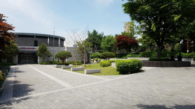 단지 인근에 위치한 사육신공원입니다