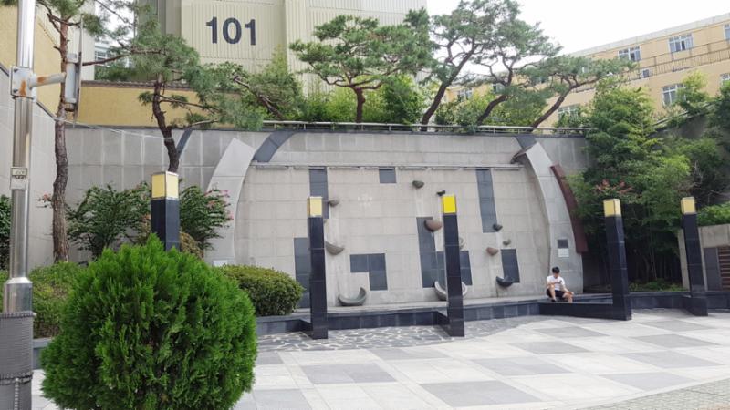 단지 내 수변시설이에요