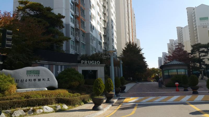 안산고잔푸르지오6차 아파트 단지정문이에요