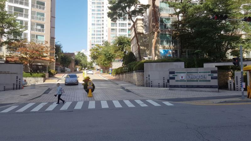 호평마을동원로얄듀크아파트 정문이에요