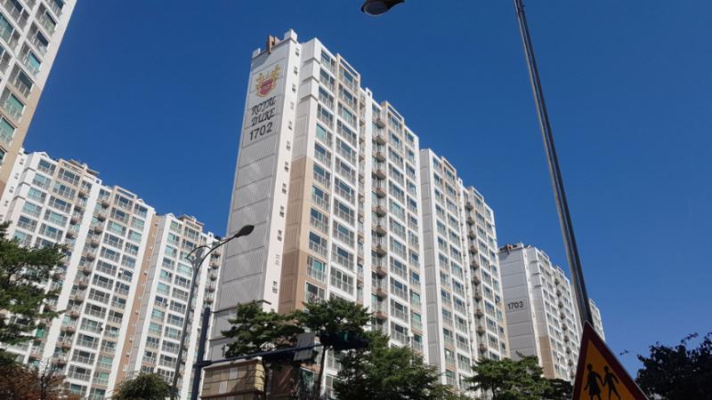 단지만의 특별한 외관 디자인으로 품격있고 고급스러움이 느껴지는 단지 모습이에요