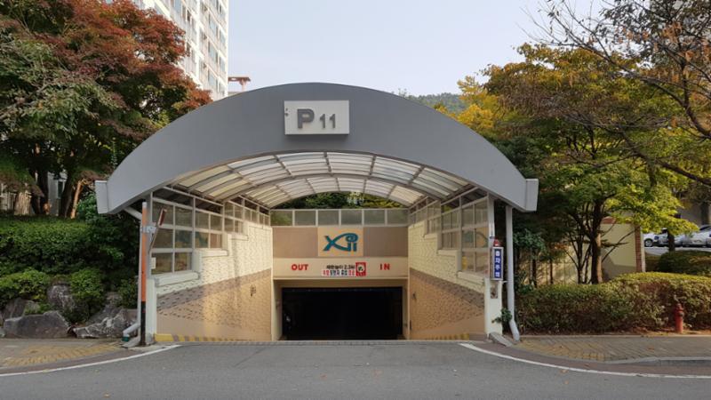 단지 내 지하주차장이에요
