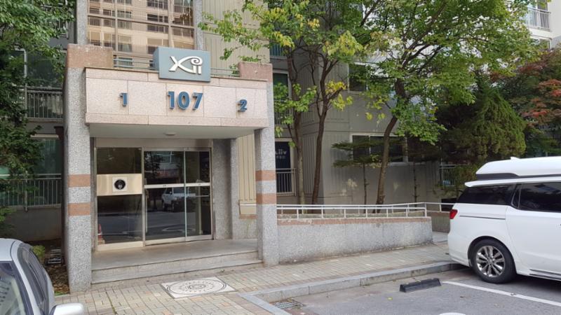 107동 공용현관 모습이에요