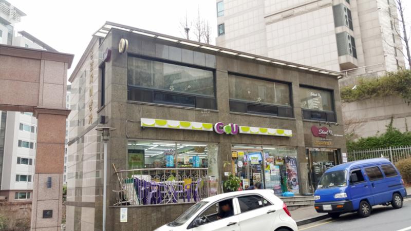 단지 내 상가가 배치되어 있고 다양한 업종의 상가들이 입점해  입주민들이 멀리 가지 않아도 편리하게 이용할 수 있도록 신경 쓴 모습이에요