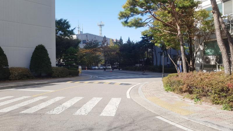 단지 내부를 이어주는 도로에요