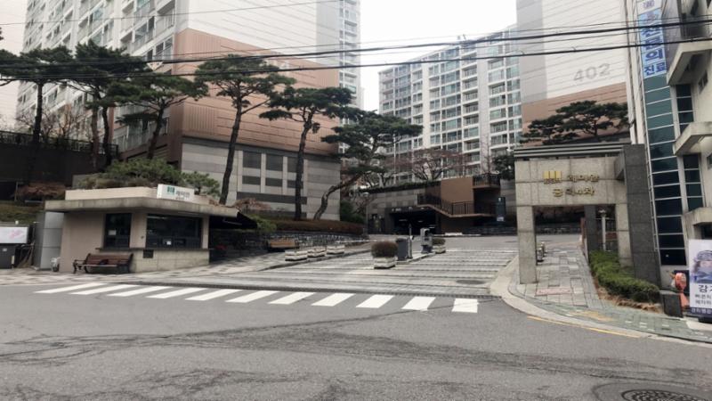 공덕동 공덕래미안4차아파트 정문이에요