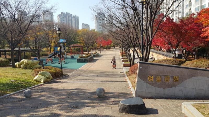 단지 주변으로 여울공원이 위치해 있습니다