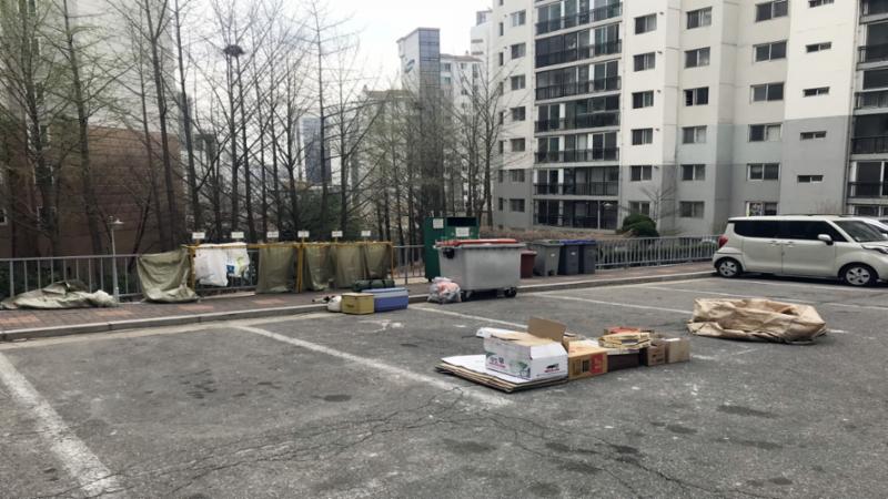 입주민들의 생활편의를 위하여 재활용 분리수거장을 야외에 별도로 설치하여 편의를 높였으며, 단지를 깨끗하게 관리할 수 있어요
