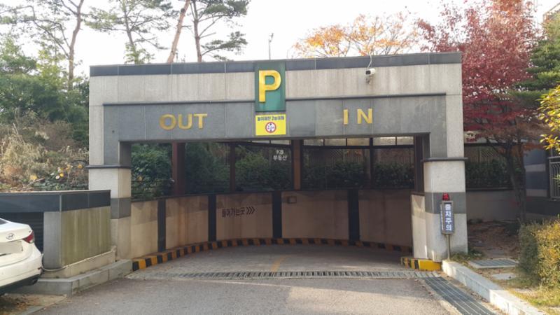 엘리베이터가 연결되어 있어 계절과 상관없이 편리한 주차가 가능한 지하주차장이 설치되어 있어요