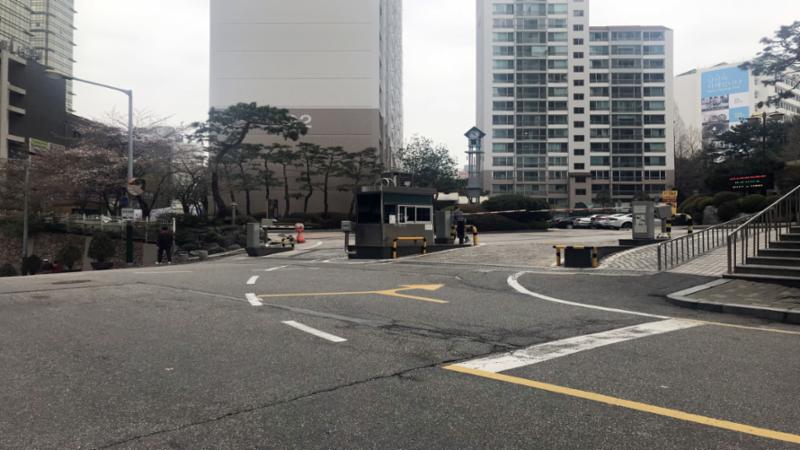 공덕삼성아파트 정문이에요