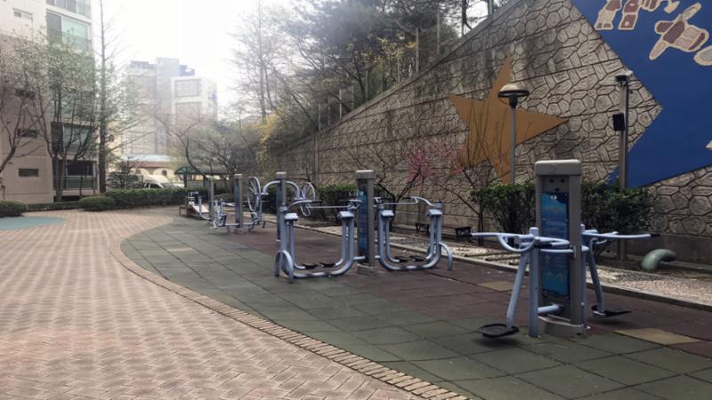 단지 내에 위치한 주민운동시설이에요