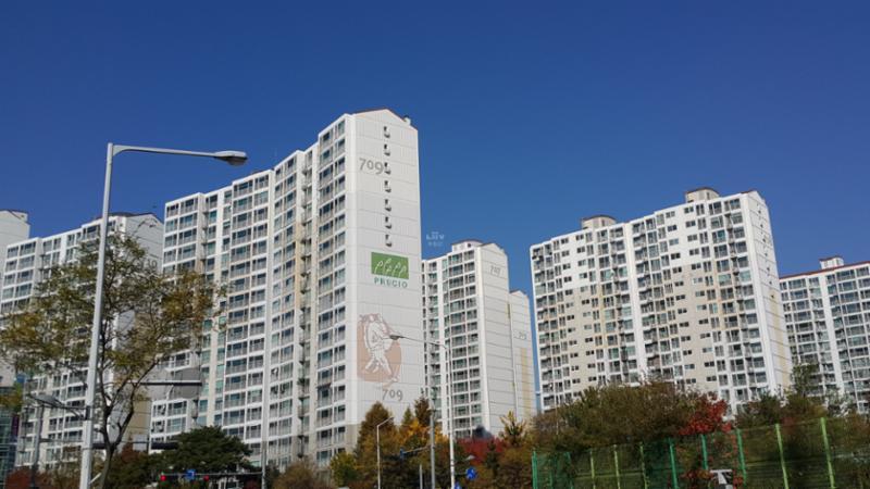 외부에서 안산고잔푸르지오7차 단지전경이에요