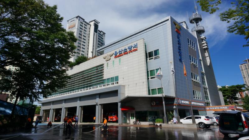 단지 주변에 소방서가 가까이에 위치해 있어 화재발생 시 좀 더 안전하고 빠른 대처가 가능하기 때문에 큰 사고를 줄일 수 있습니다