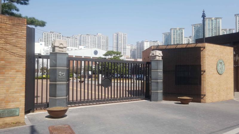 차량 6분 거리에 위치한 숙명여자중&고등학교입니다