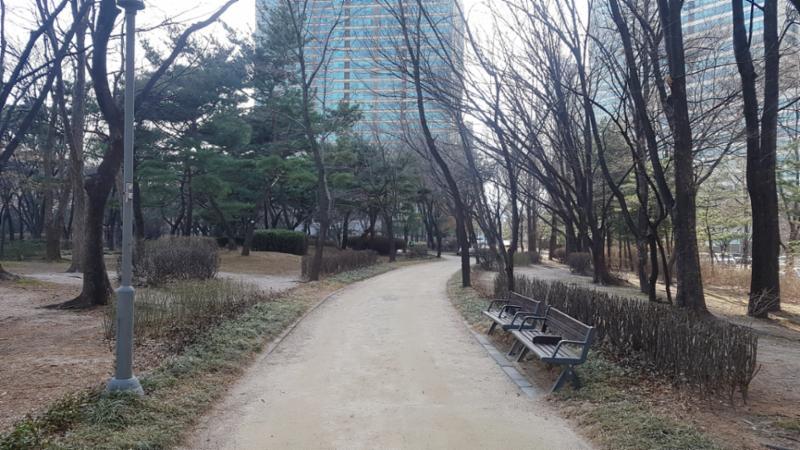 사계절의 풍부한 자연을 느낄 수 있는 늘벗공원입니다