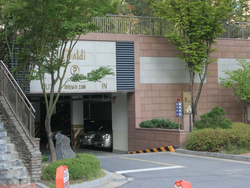 지하주차장입구