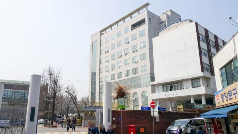 사립 대학교 4년제인 1974년 3월 개교한 추계예술대학교가 단지 인근에 위치해 있습니다