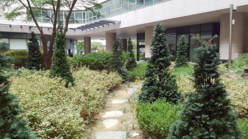 단지 내에서 즐겁고 여유로운 시간을 보낼 수 있는 단지 내 조경이에요