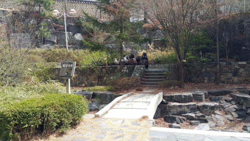 래미안 아파트의 단지 조경모습이에요