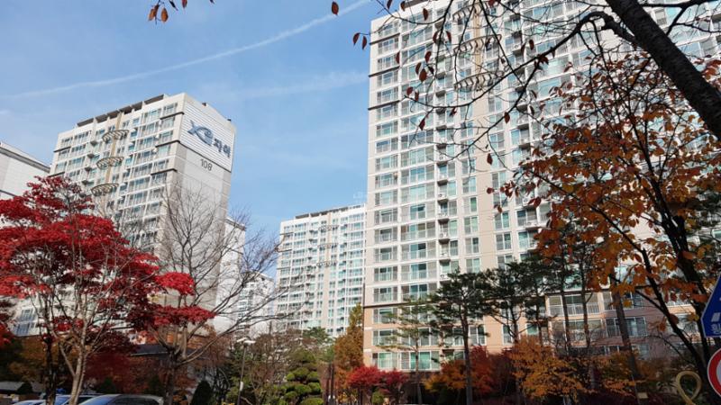 성동마을수지자이 아파트 단지 전경 모습이에요