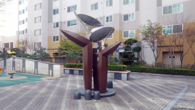 단지만의 특별한 조경을 선사하는 단지 조형물이에요