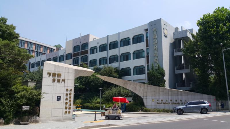단지와 인접해 있는 서울교육대학교입니다