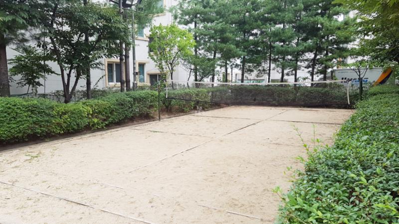단지 내에 위치한 주민체육시설이에요