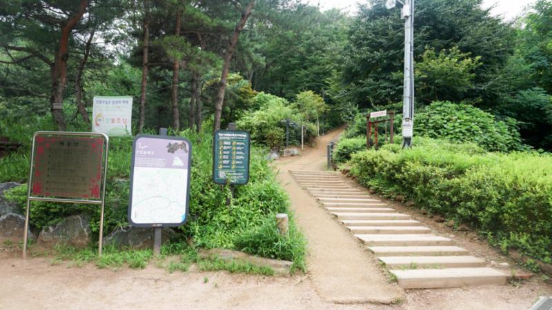 단지 주변으로 조성되어 있는 개웅산입니다