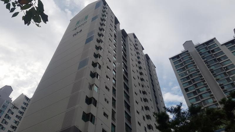 창전래미안 총 주차대수는 793대이며 세대당 주차대수는 0