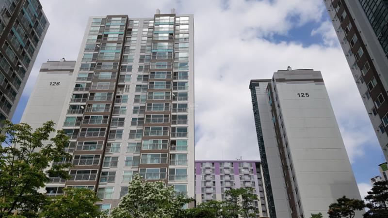 총 1,372세대, 26개 동으로 구성된 대단지에요