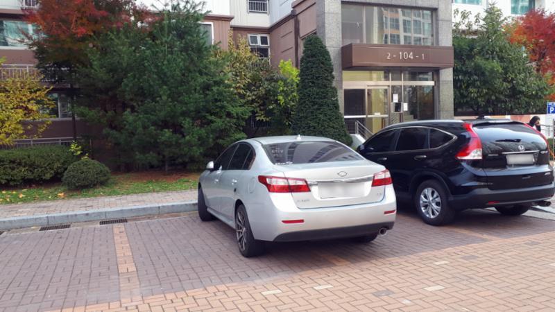 상현마을수지센트럴아이파크 아파트 지상 주차장이에요