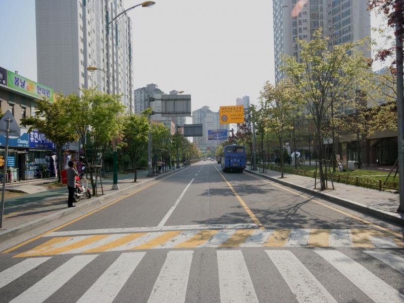 정문앞도로