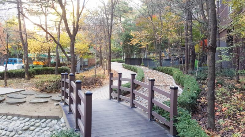 단지를 따라 걸으며 자연을 느낄 수 있는 쾌적한 단지 내 산책로구요
