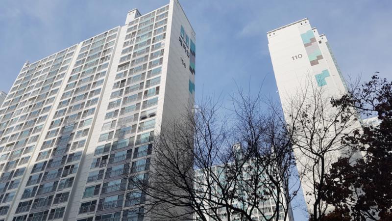 단지 내부에서 바라본 금광래미안 단지외형 모습이에요