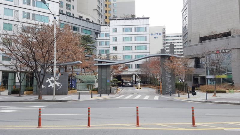 더샵스타리버 단지 정문이에요
