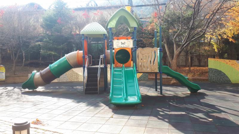 아이들의 상상력과 호기심을 일깨워주는 어린이 놀이터에요