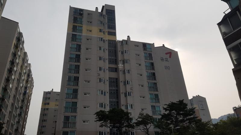 망우금호어울림은 동 간 간격이 넉넉한 편으로 입주민의 프라이버시를 보호할 뿐만 아니라 개방감도 느낄 수 있는 단지에요