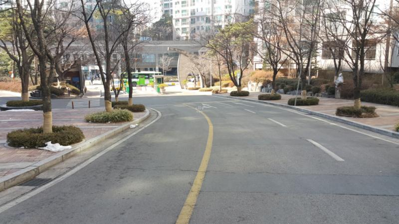 길음뉴타운6단지래미안 아파트의 단지 내 도로 입니다