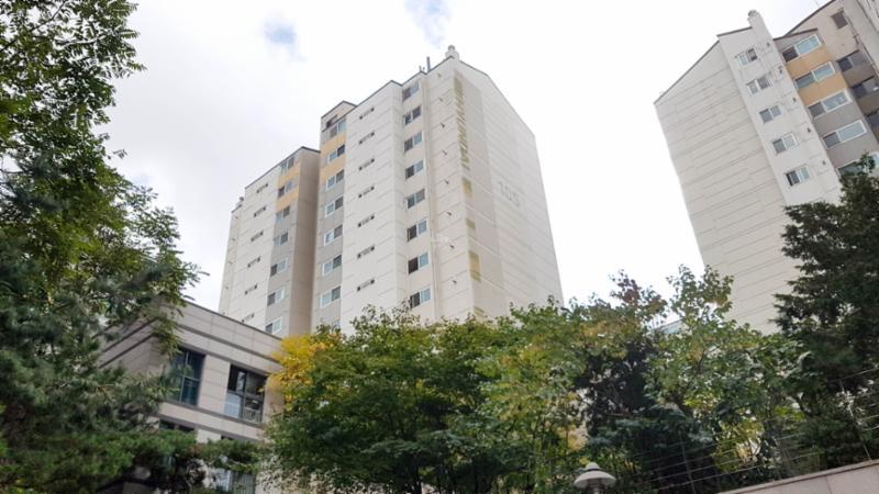 돈암힐스테이트 총 주차대수는 242대이며 세대당 주차대수는 1