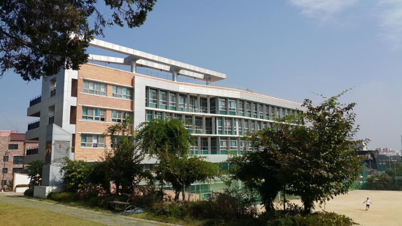 단지 인근에 위치한 있는 건국대학교사범부속중학교 입니다