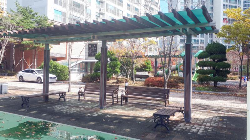 단지 내에서 즐겁고 여유로운 시간을 보낼 수 있는 쉼터 공간이에요
